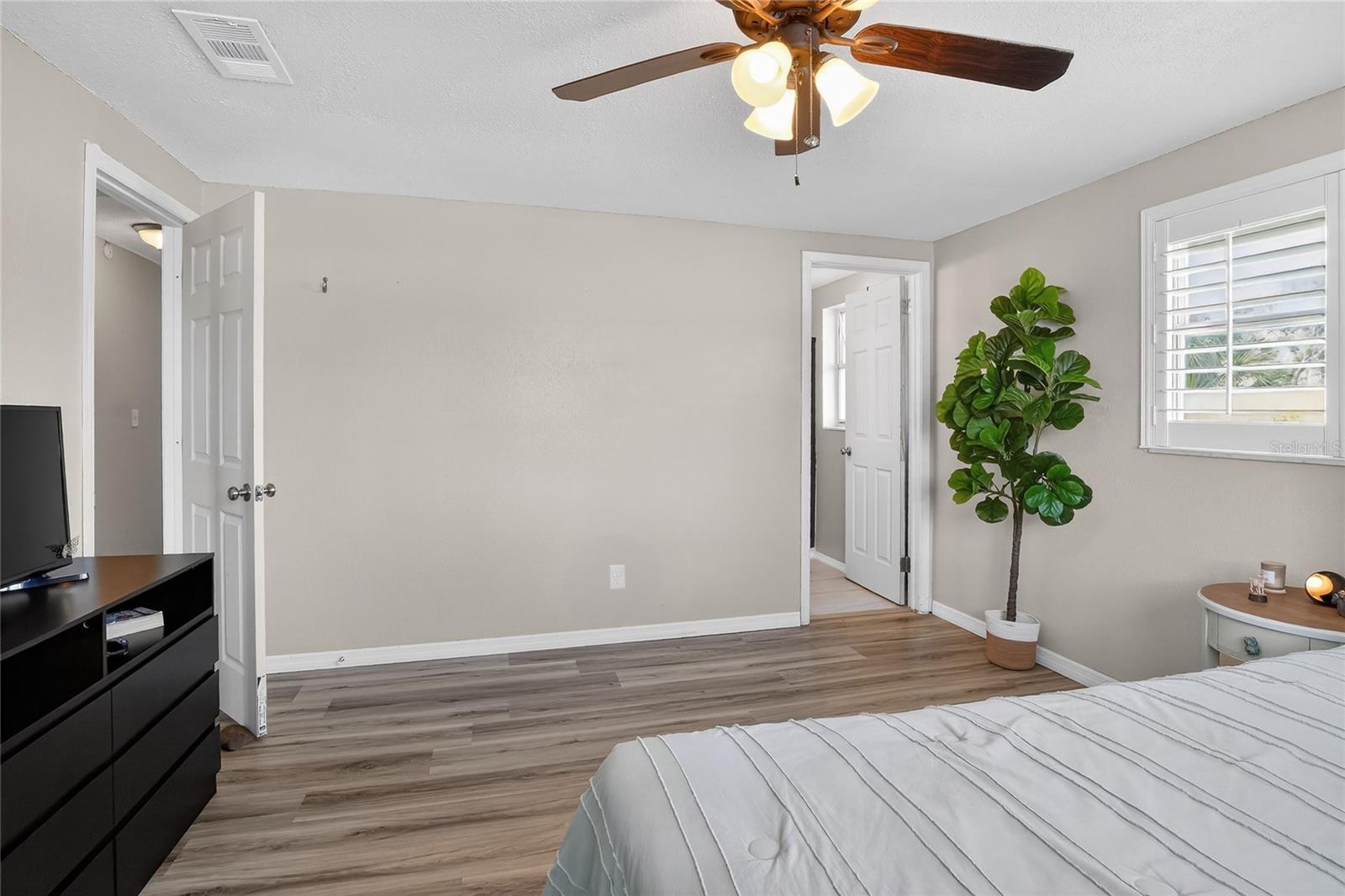 6108 FAIRWAY BLVD — photo 23