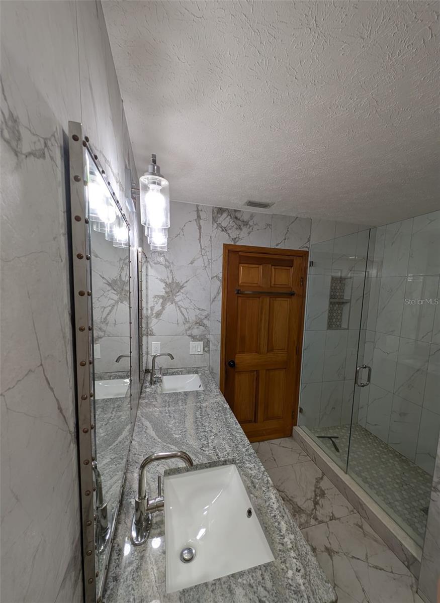 2106 WHITLOCK PL — photo 37
