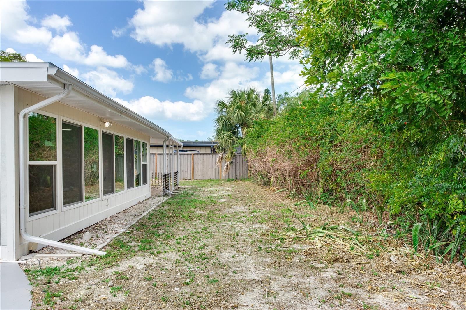 2753 VALENCIA DR — photo 46