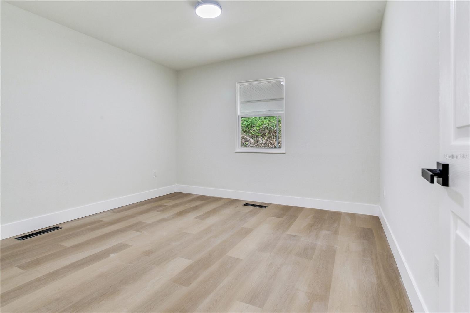 2753 VALENCIA DR — photo 32