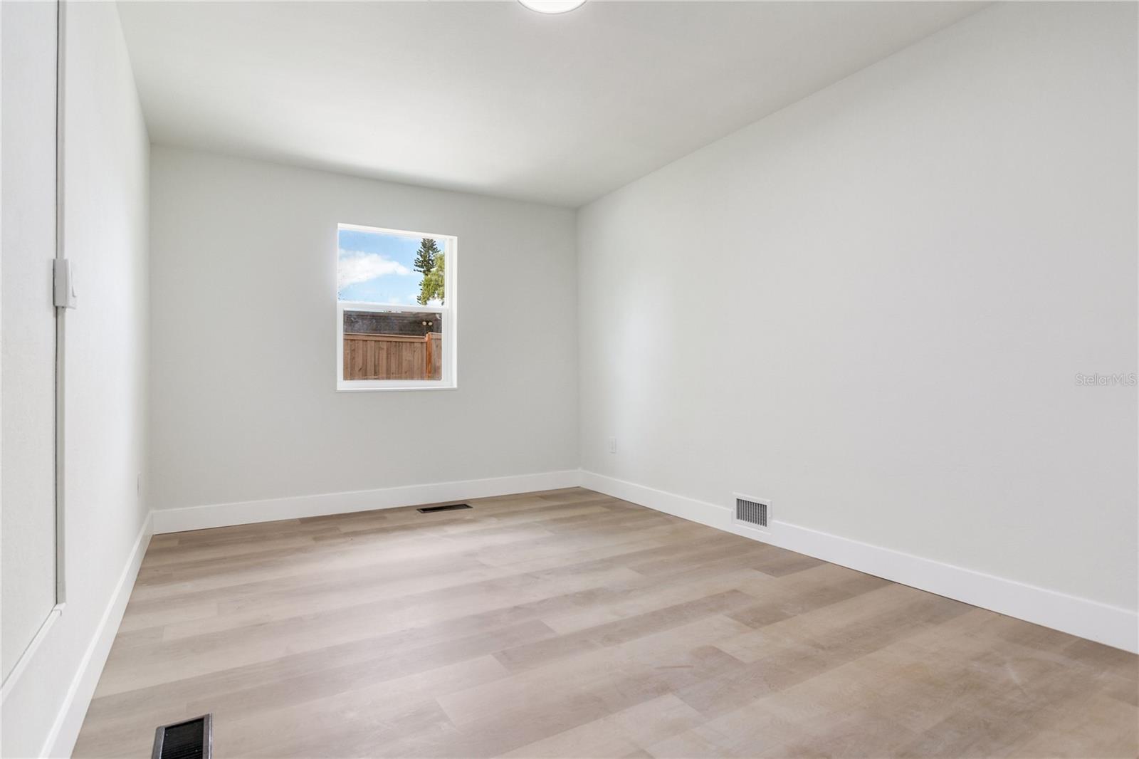 2753 VALENCIA DR — photo 38