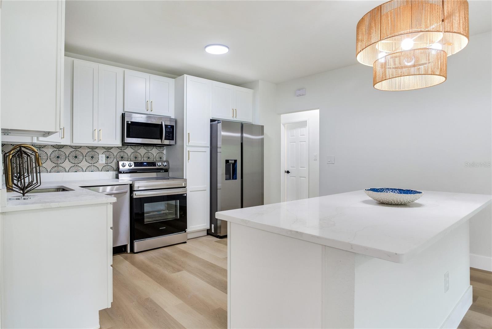 2753 VALENCIA DR — photo 25