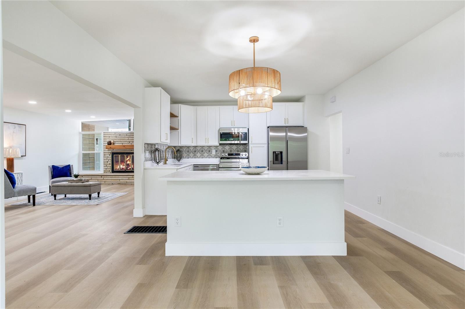 2753 VALENCIA DR — photo 22