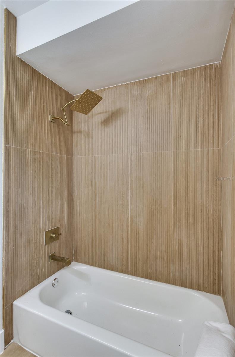 2753 VALENCIA DR — photo 36