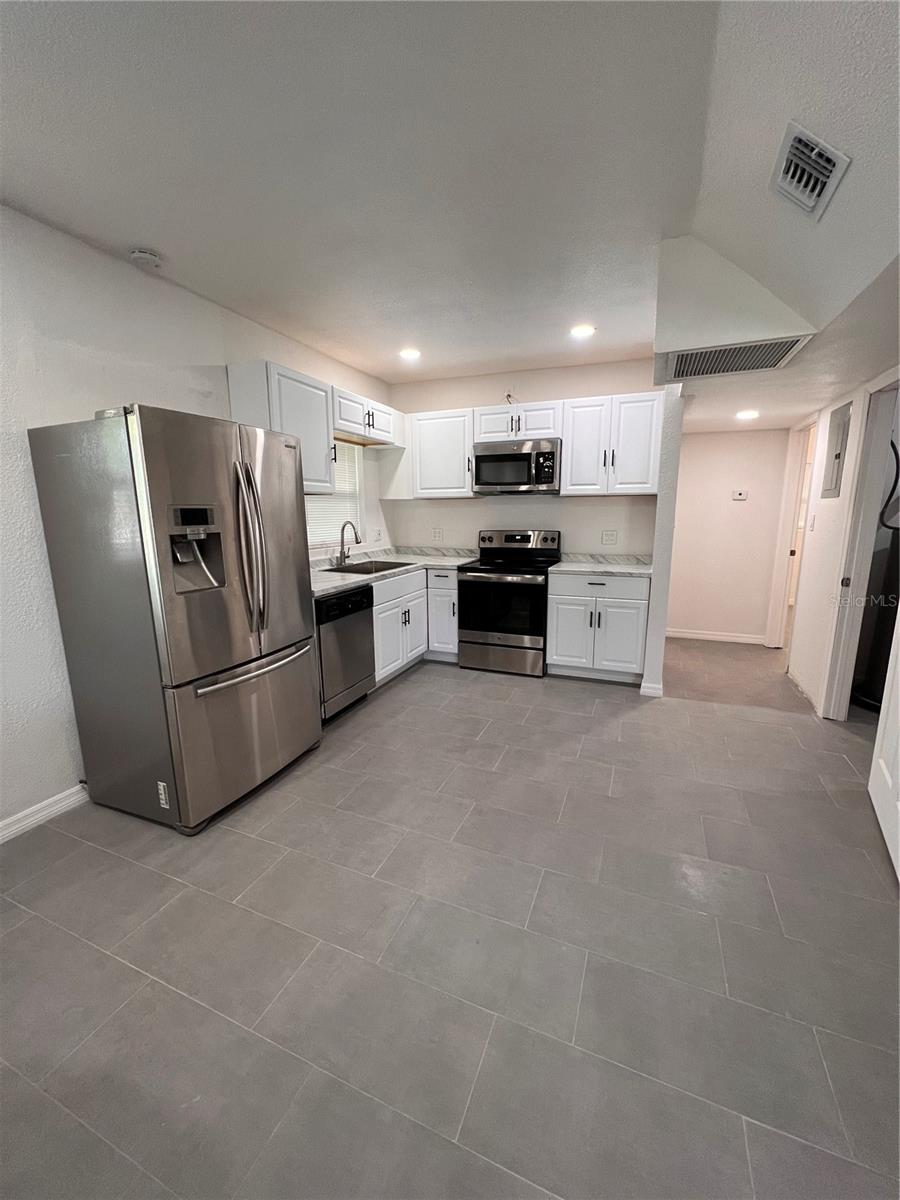 612 S LINCOLN AVE — photo 3