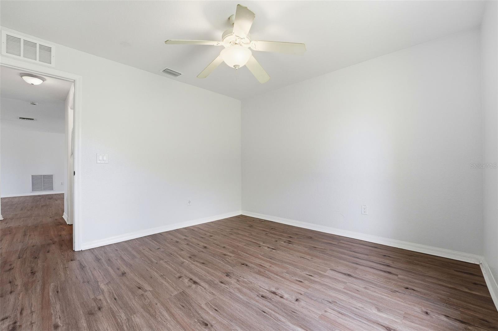 2637 COURTLAND AVE — photo 32