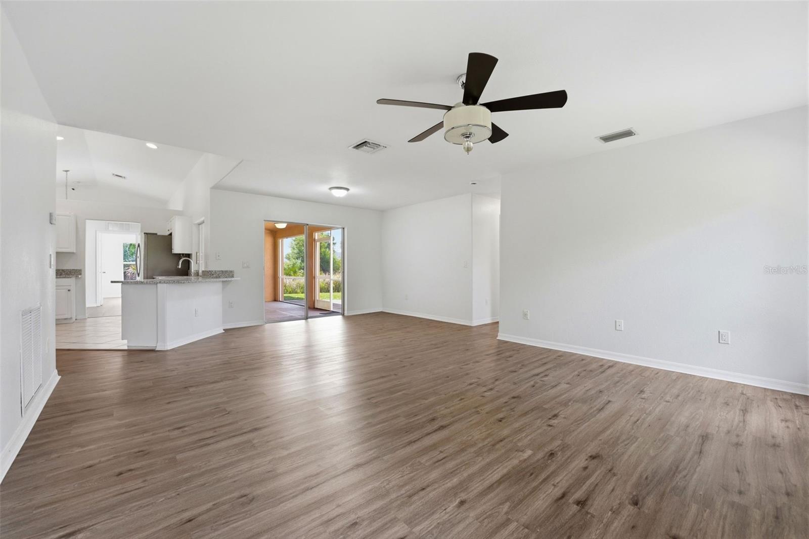 2637 COURTLAND AVE — photo 17