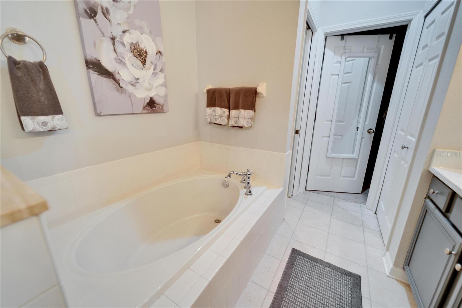 221 SELA COVE CIR — photo 32