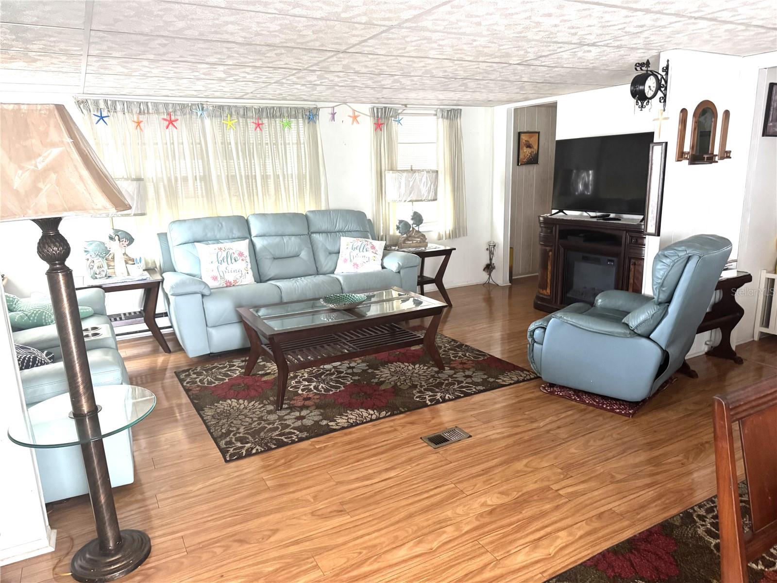 254 SOUTHWINDS DR — photo 6