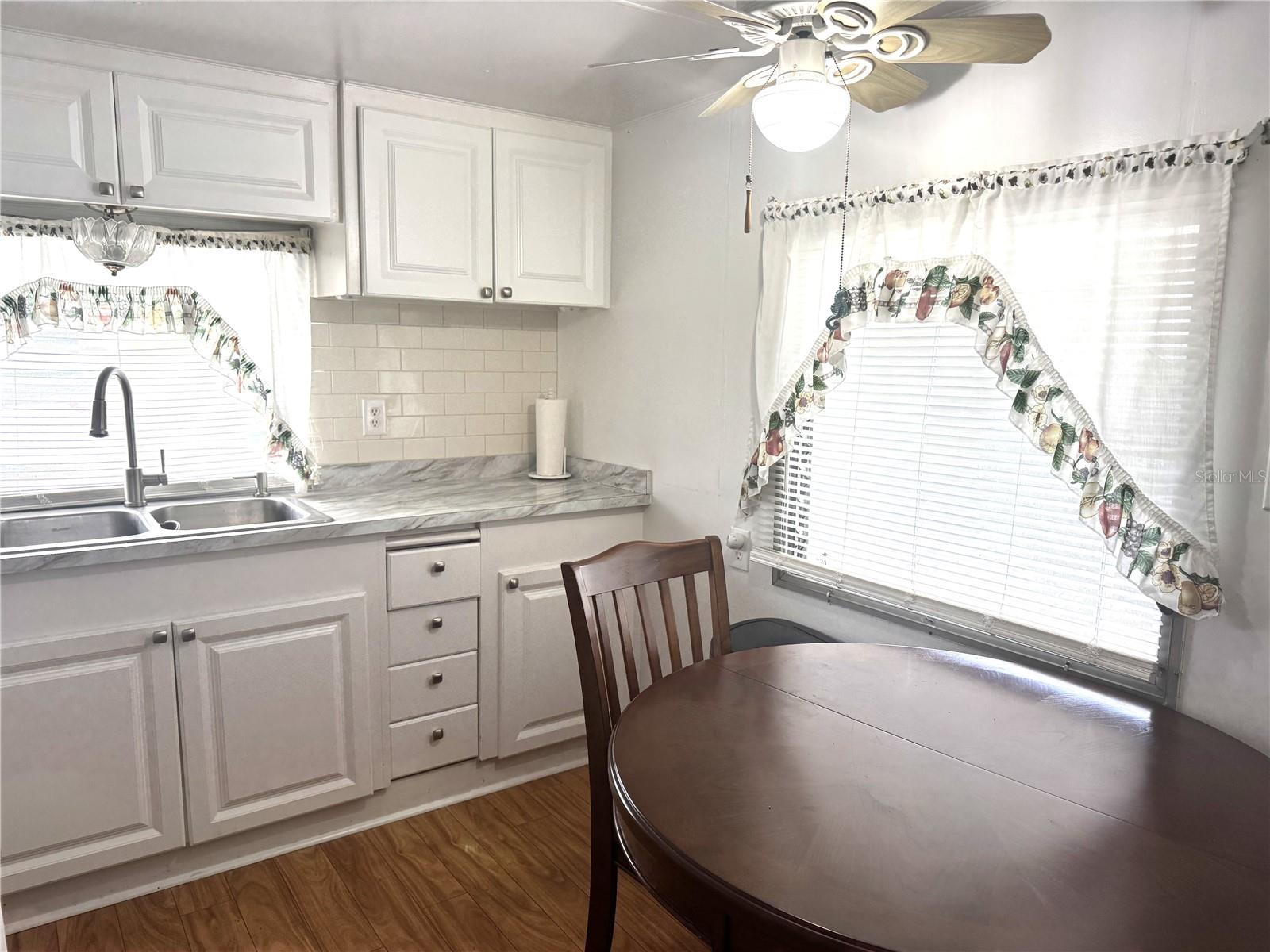 254 SOUTHWINDS DR — photo 8