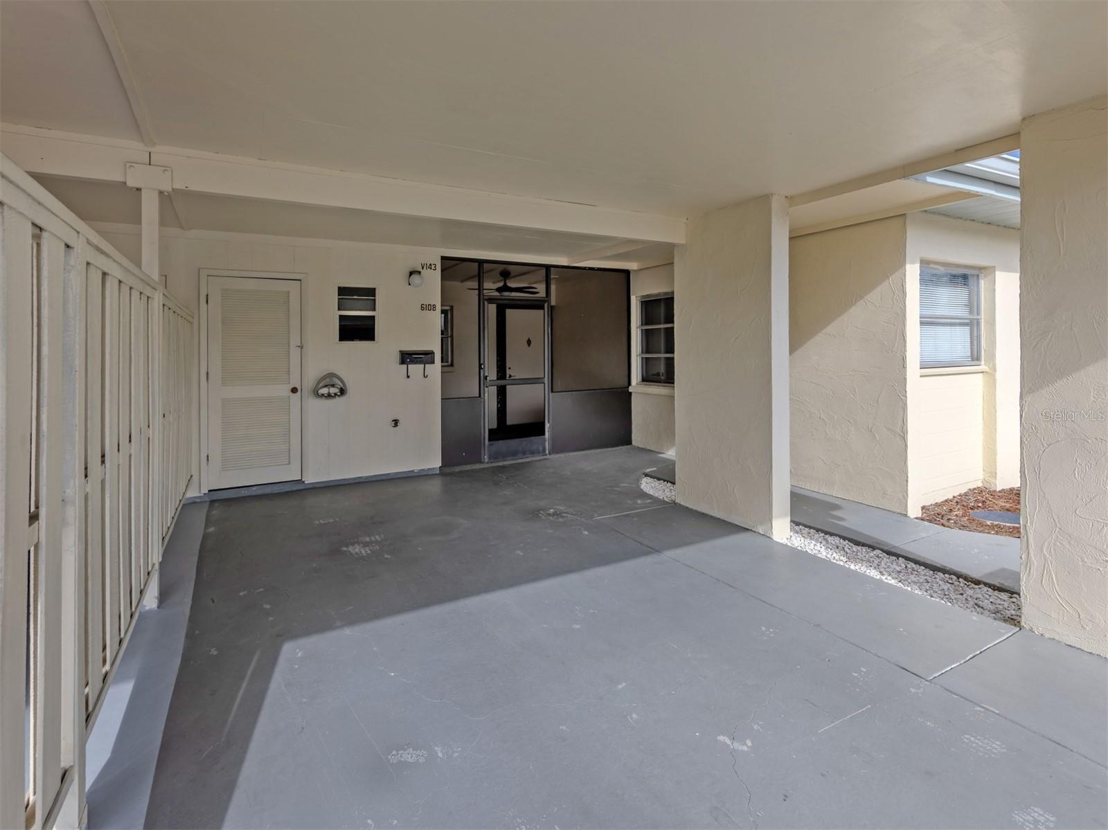6108 GREEN VIEW DR #143 — photo 3