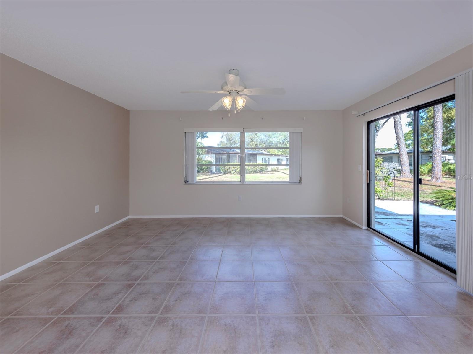 6108 GREEN VIEW DR #143 — photo 4