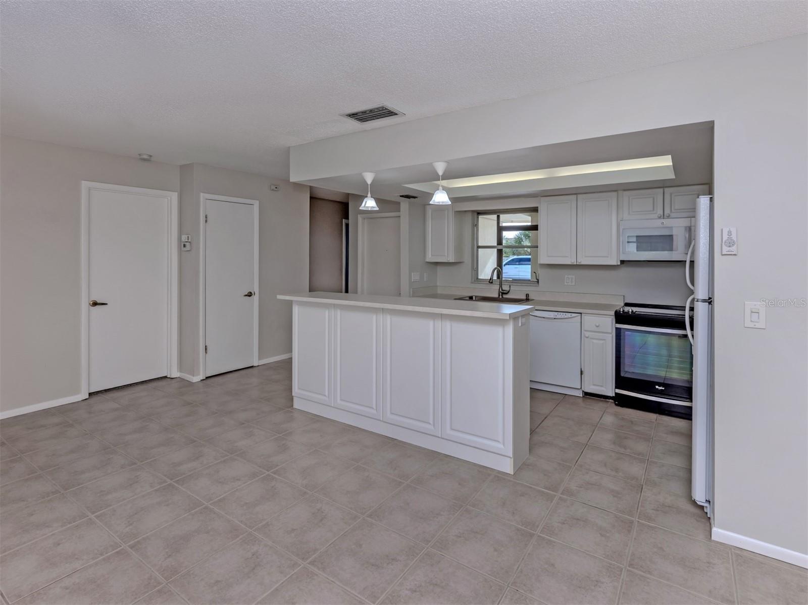 6108 GREEN VIEW DR #143 — photo 16
