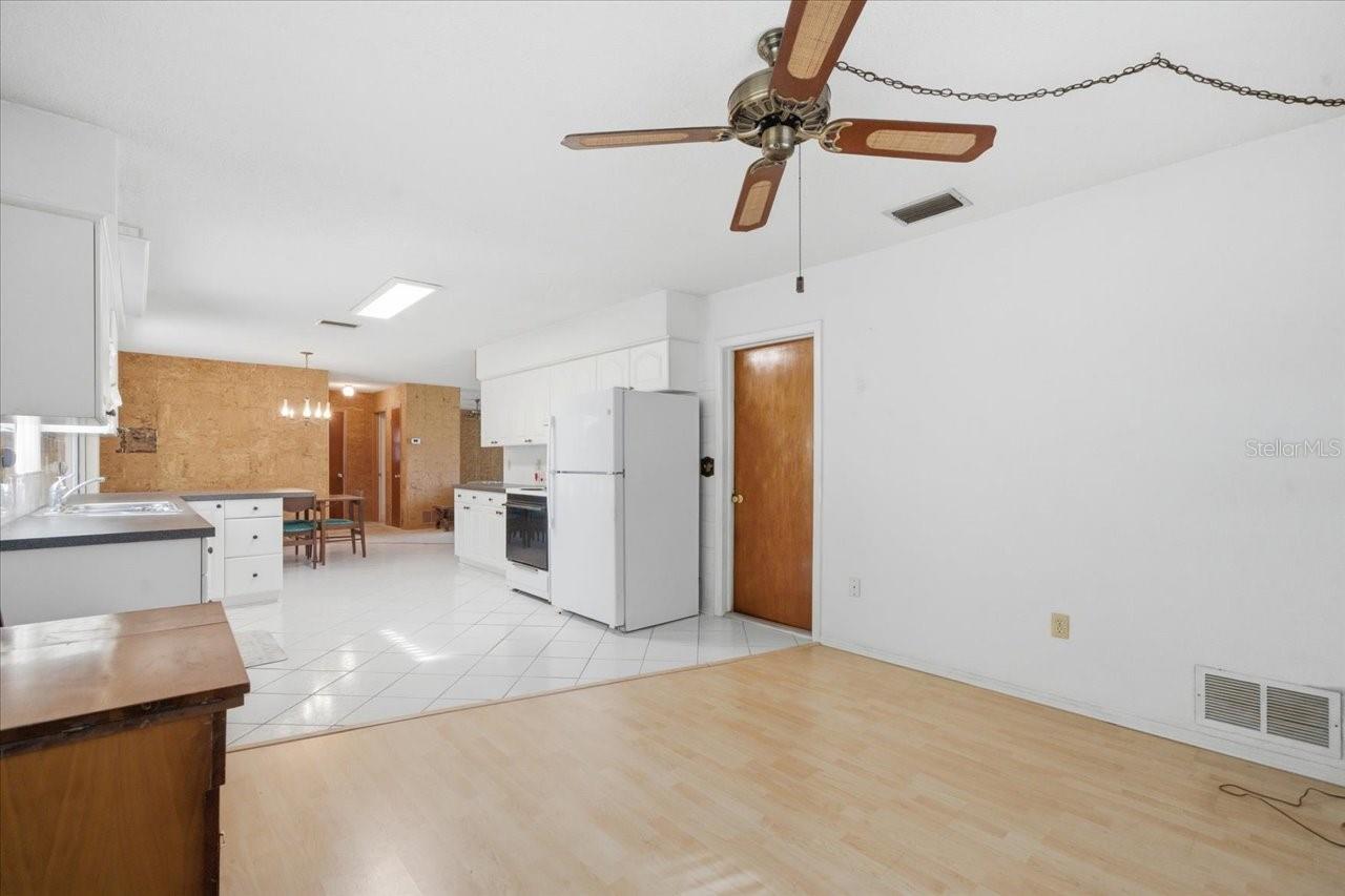 140 PATLIN CIR E — photo 17