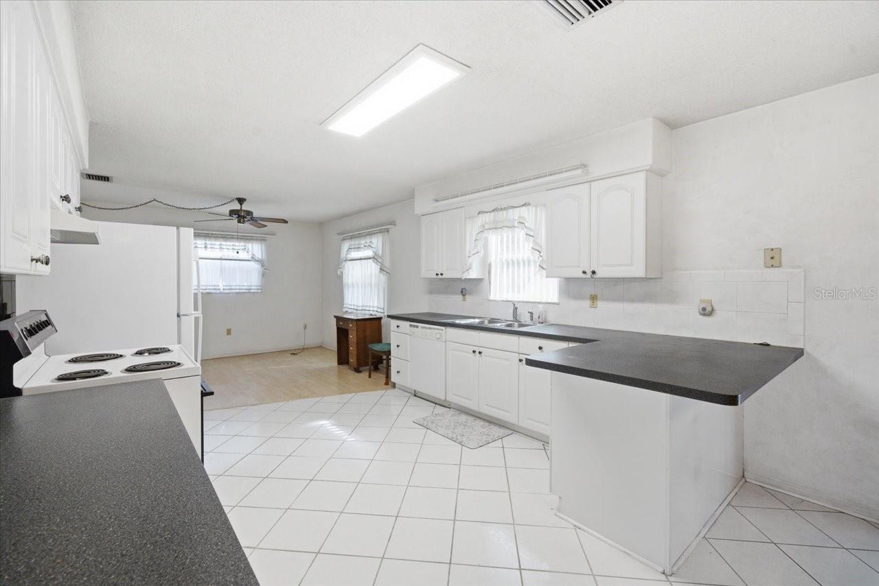 140 PATLIN CIR E — photo 10