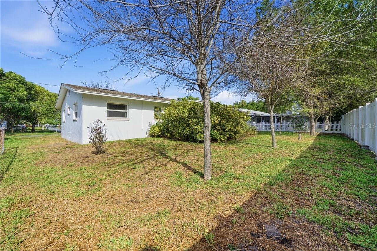 140 PATLIN CIR E — photo 34