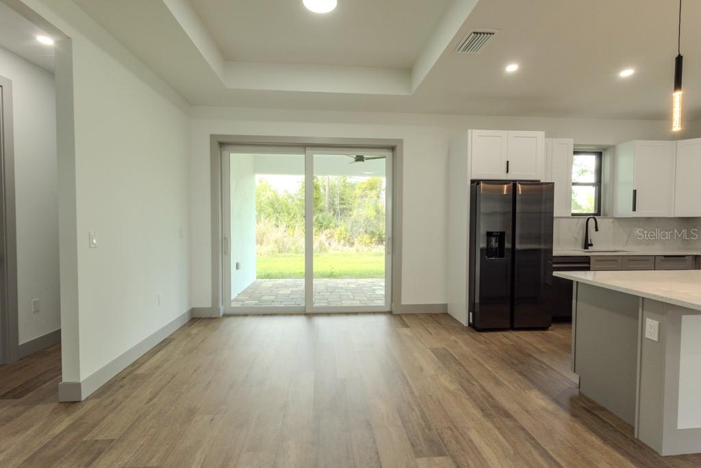 5438 SYLVANIA AVE — photo 8