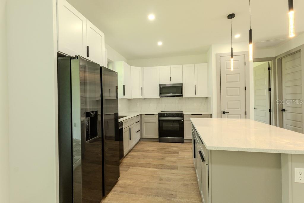 5438 SYLVANIA AVE — photo 3