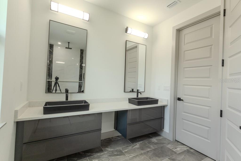 5438 SYLVANIA AVE — photo 12