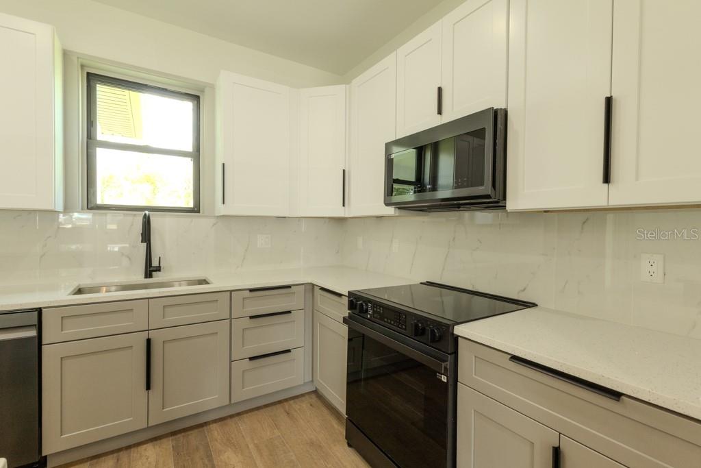 5438 SYLVANIA AVE — photo 2