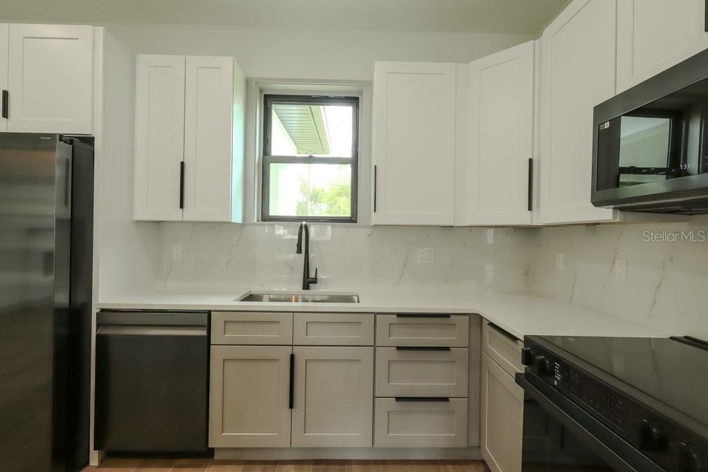 5438 SYLVANIA AVE — photo 4