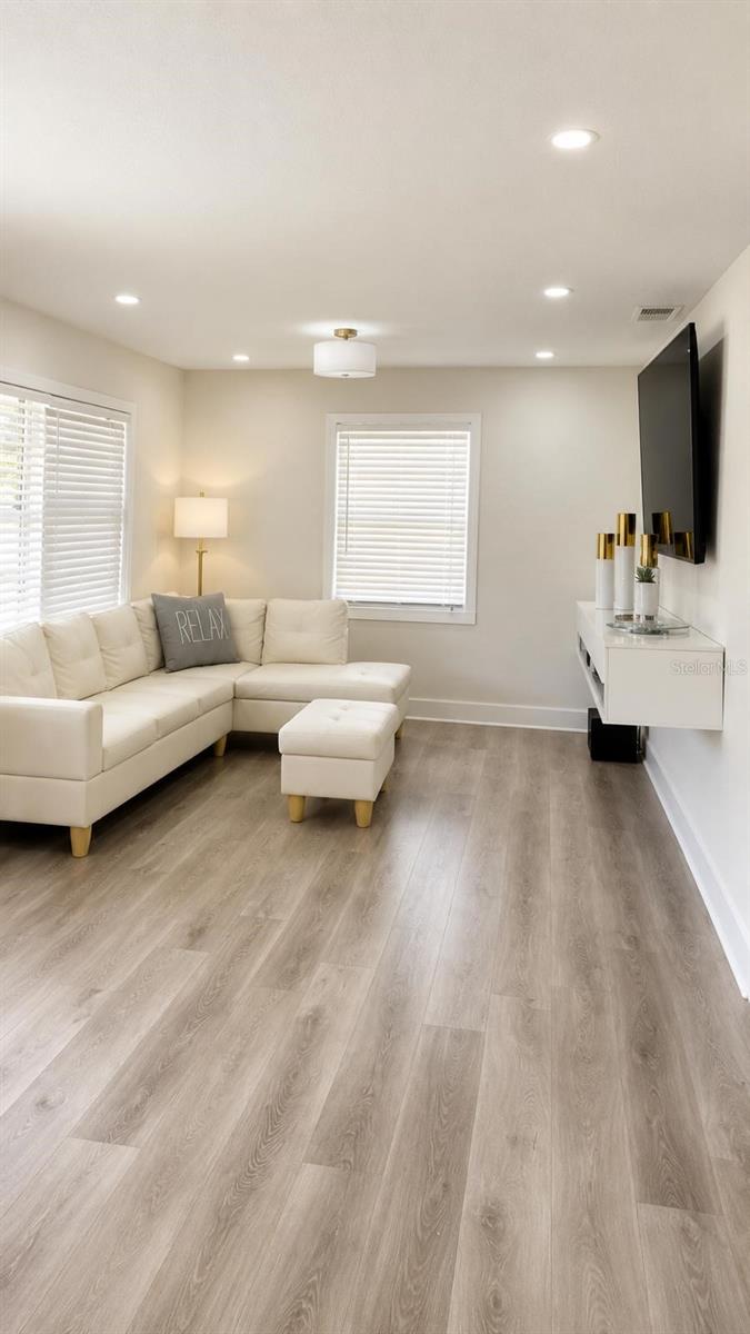 2109 E NAVAJO AVE — photo 4