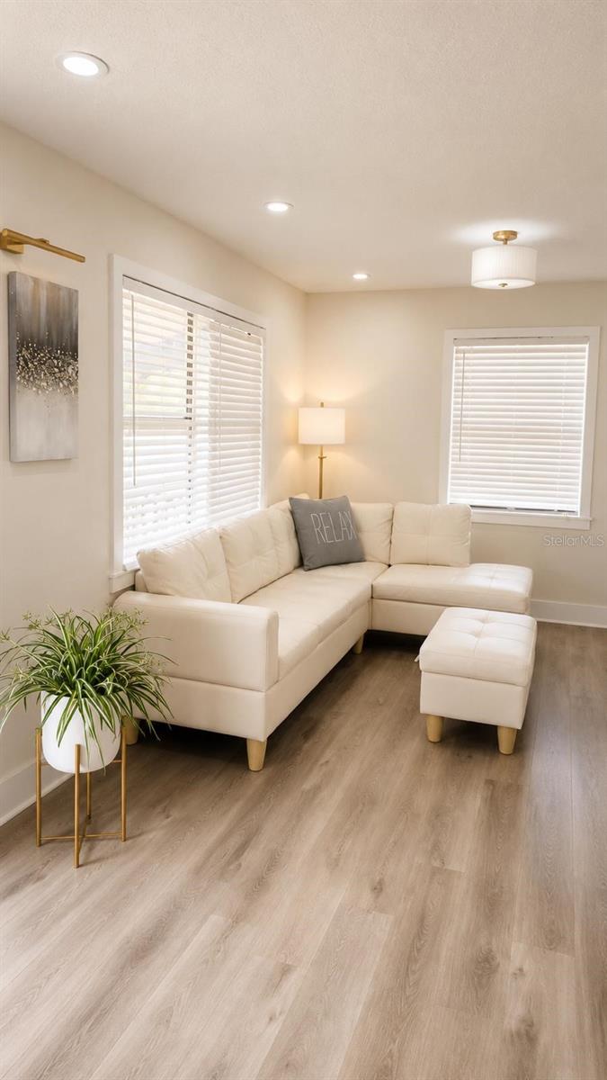 2109 E NAVAJO AVE — photo 3