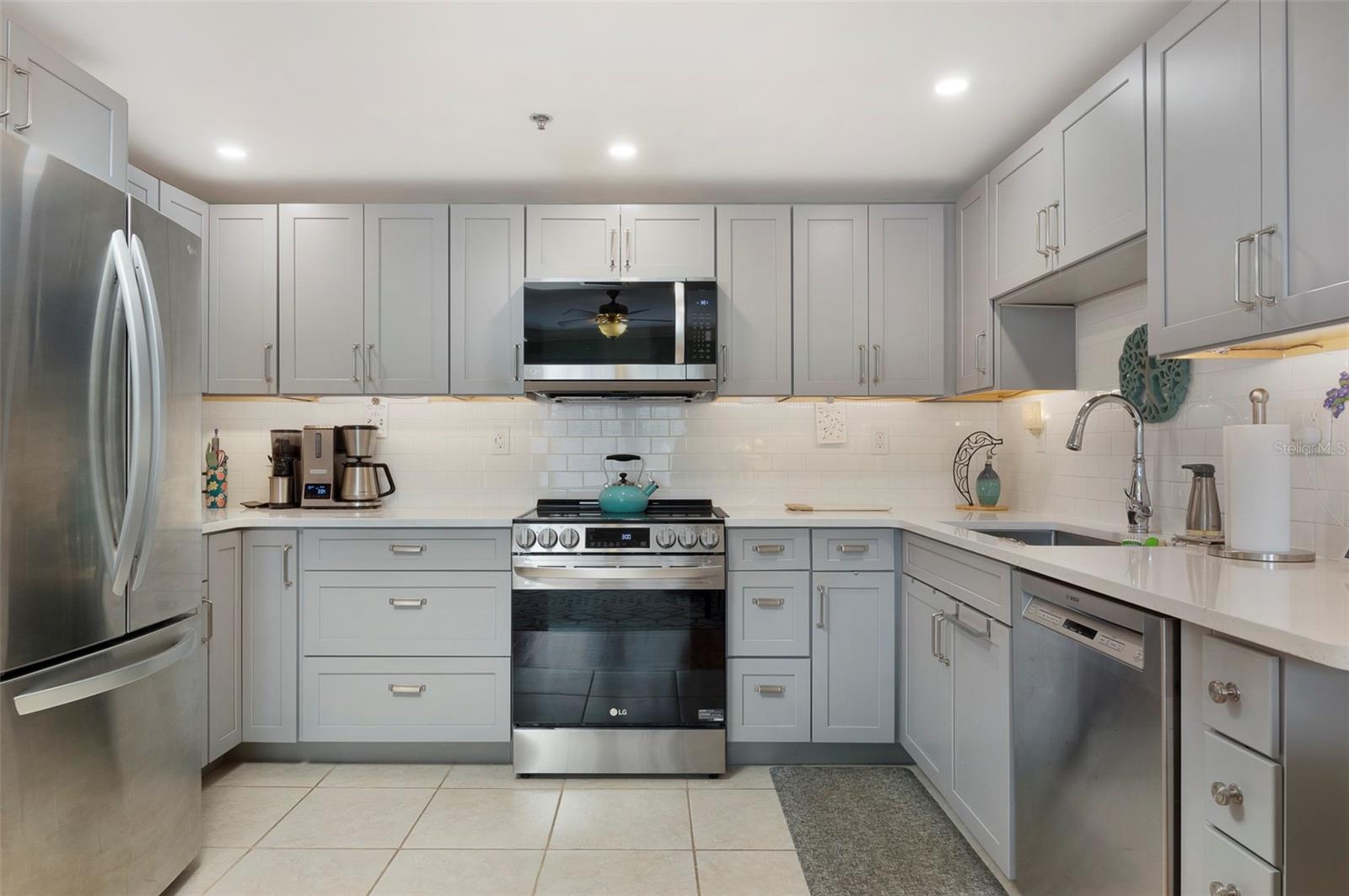 219 4TH AVE N #202 — photo 7