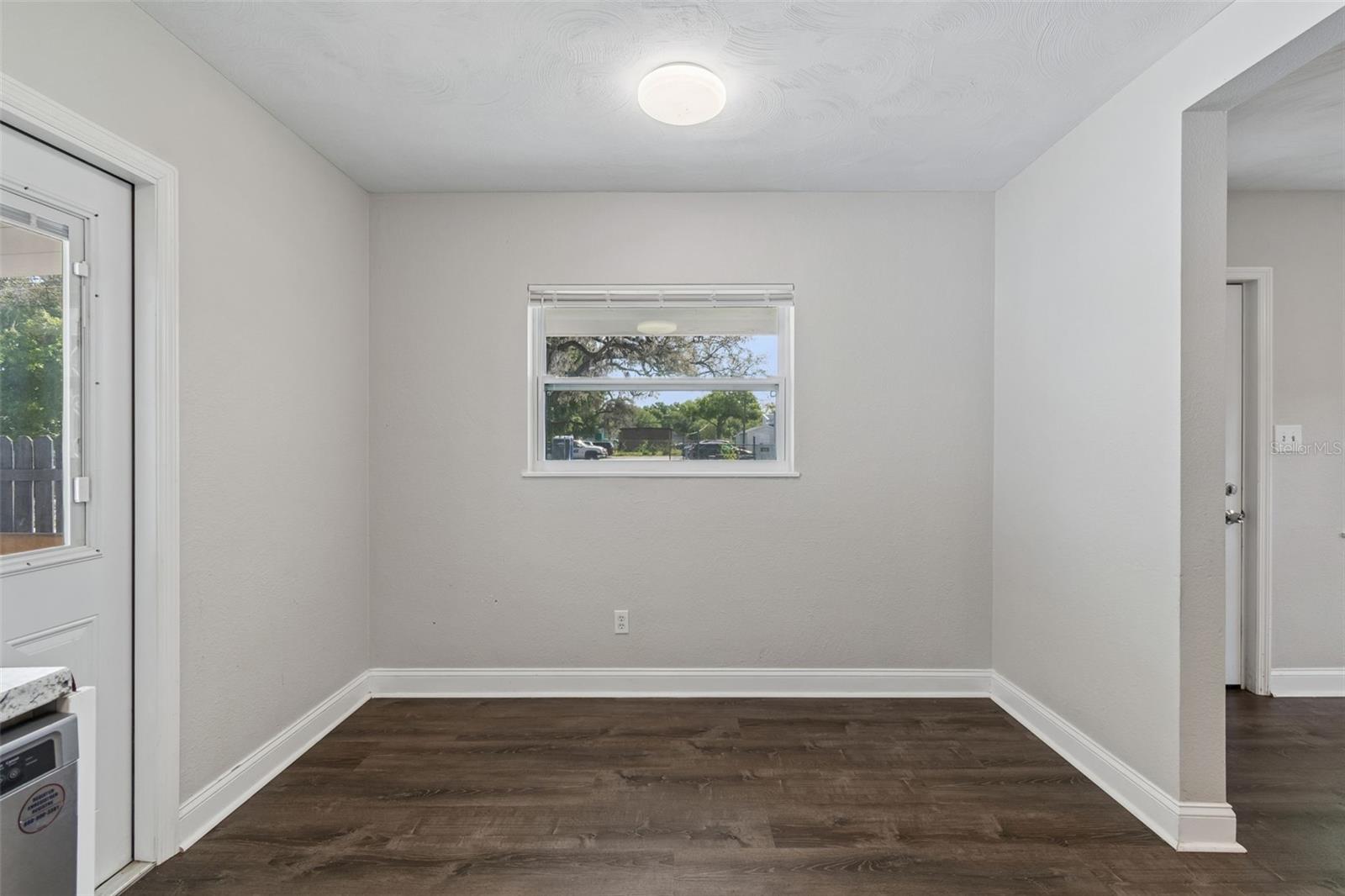 6710 N HARER ST — photo 26