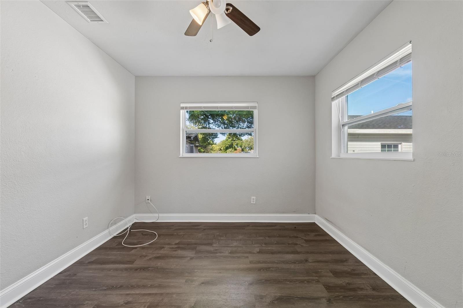 6710 N HARER ST — photo 38