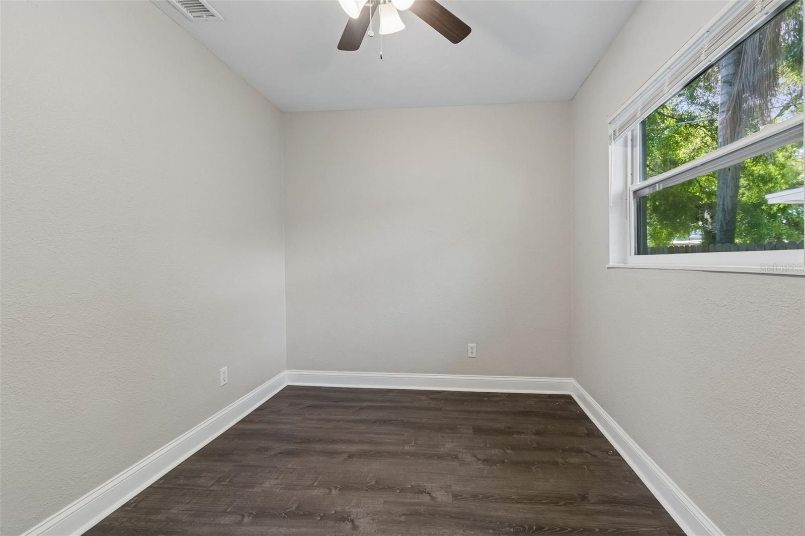 6710 N HARER ST — photo 33