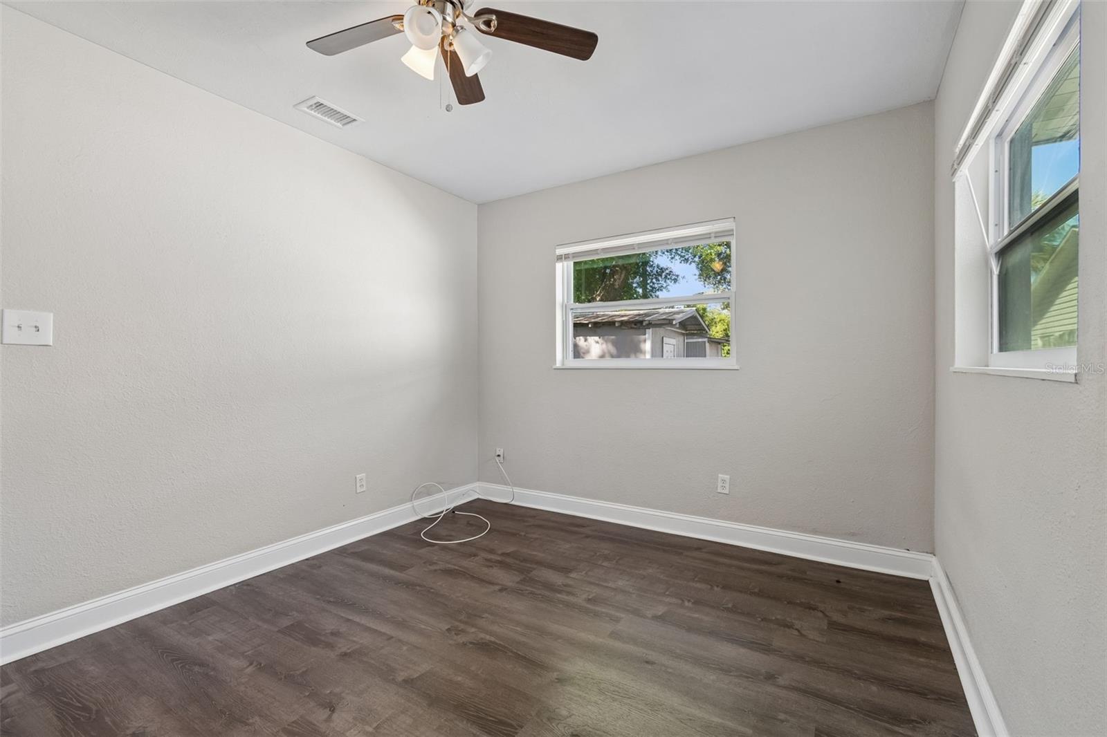 6710 N HARER ST — photo 39
