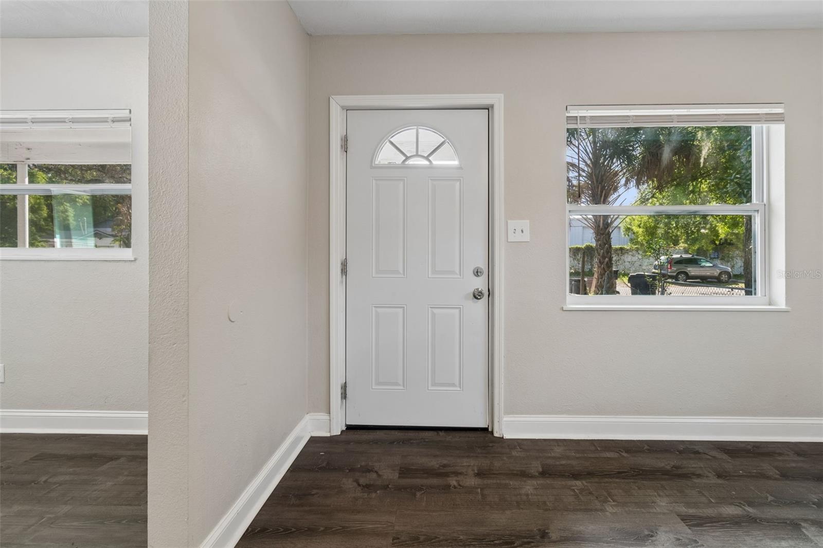 6710 N HARER ST — photo 12