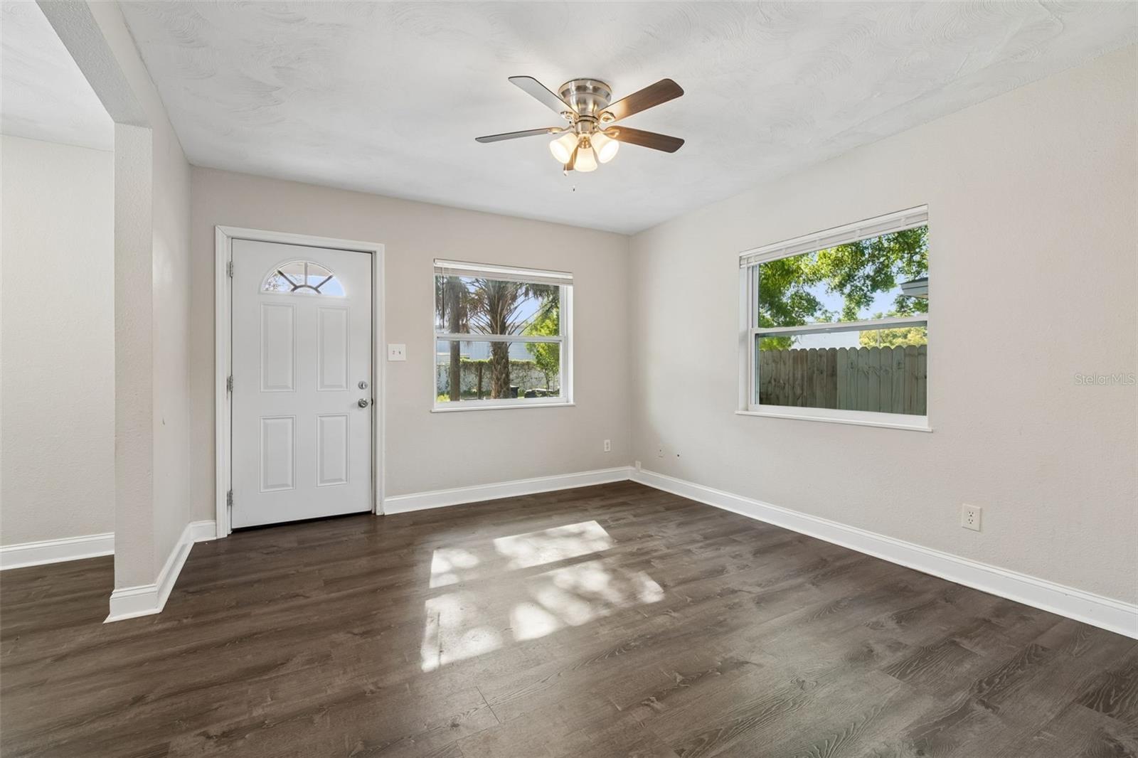 6710 N HARER ST — photo 16
