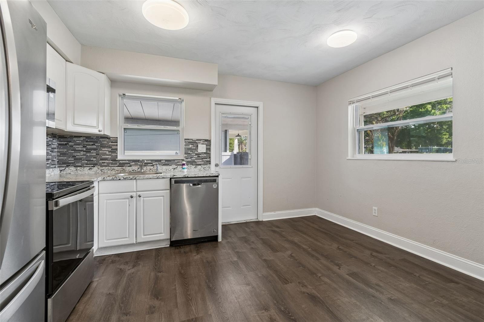 6710 N HARER ST — photo 18