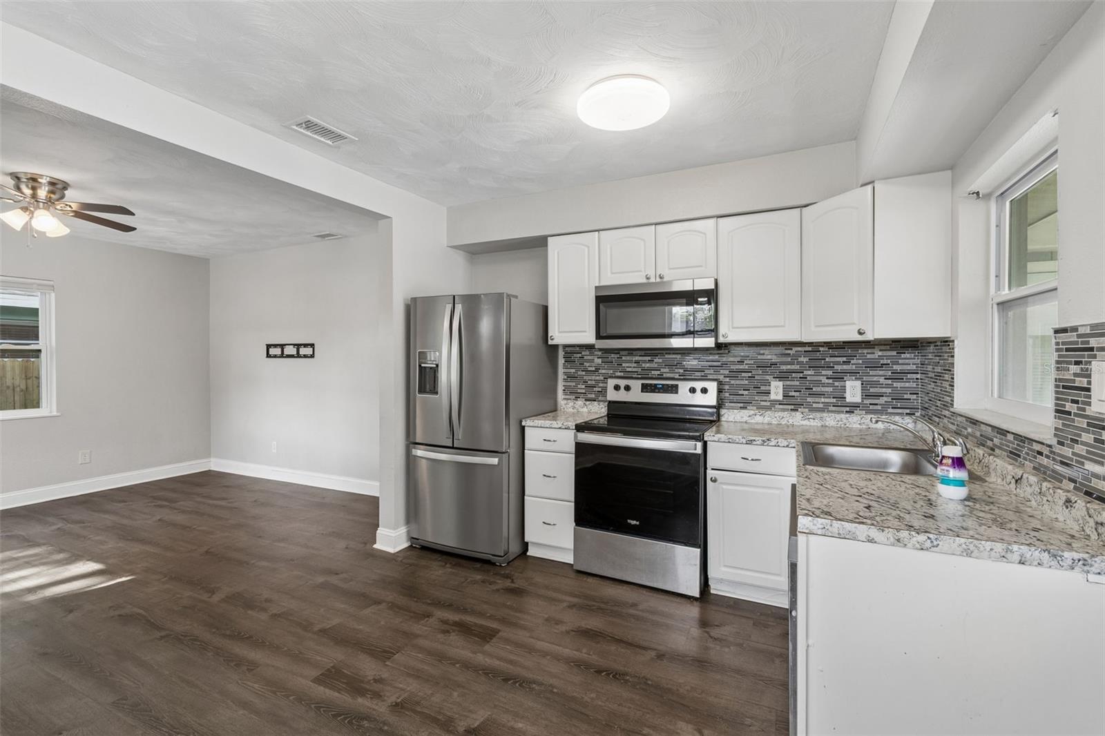 6710 N HARER ST — photo 23