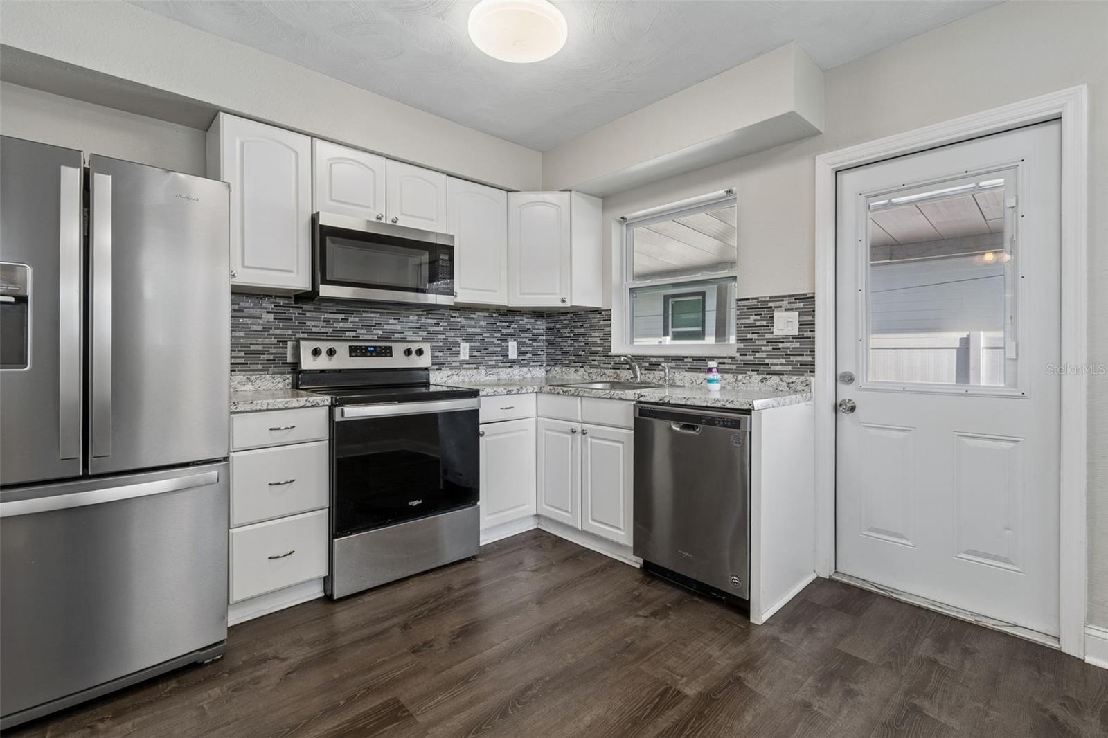 6710 N HARER ST — photo 21
