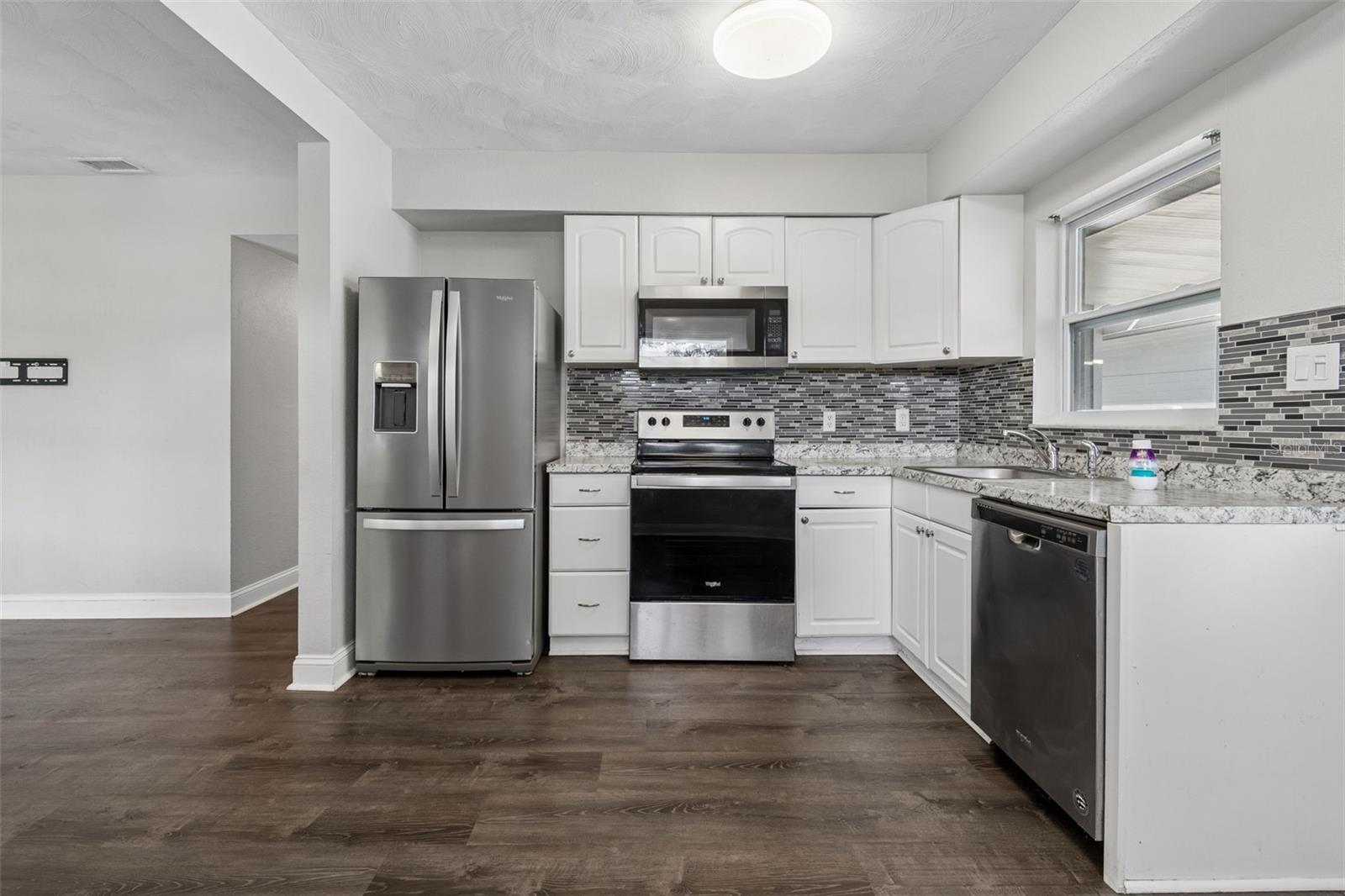 6710 N HARER ST — photo 22