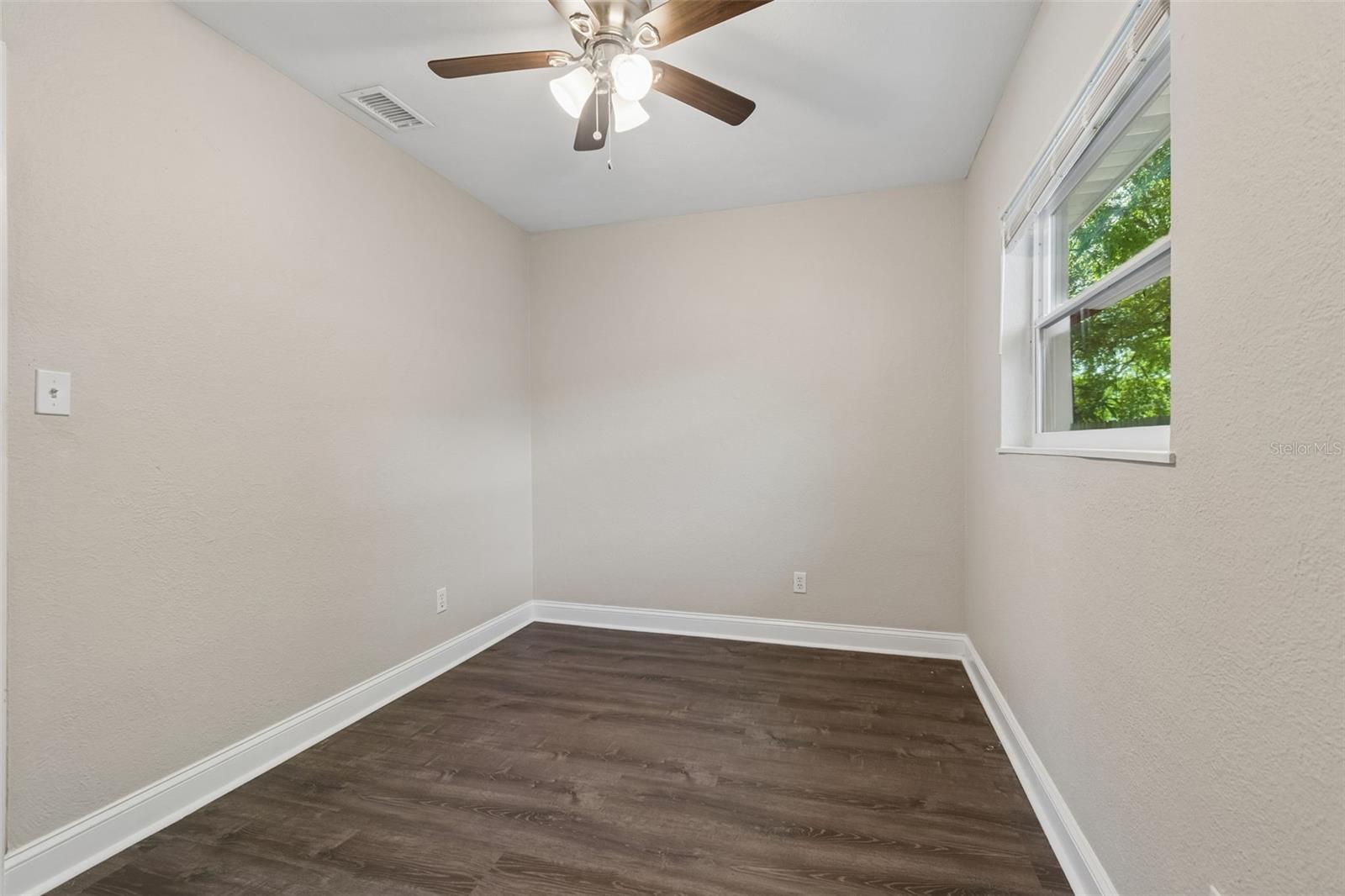 6710 N HARER ST — photo 34
