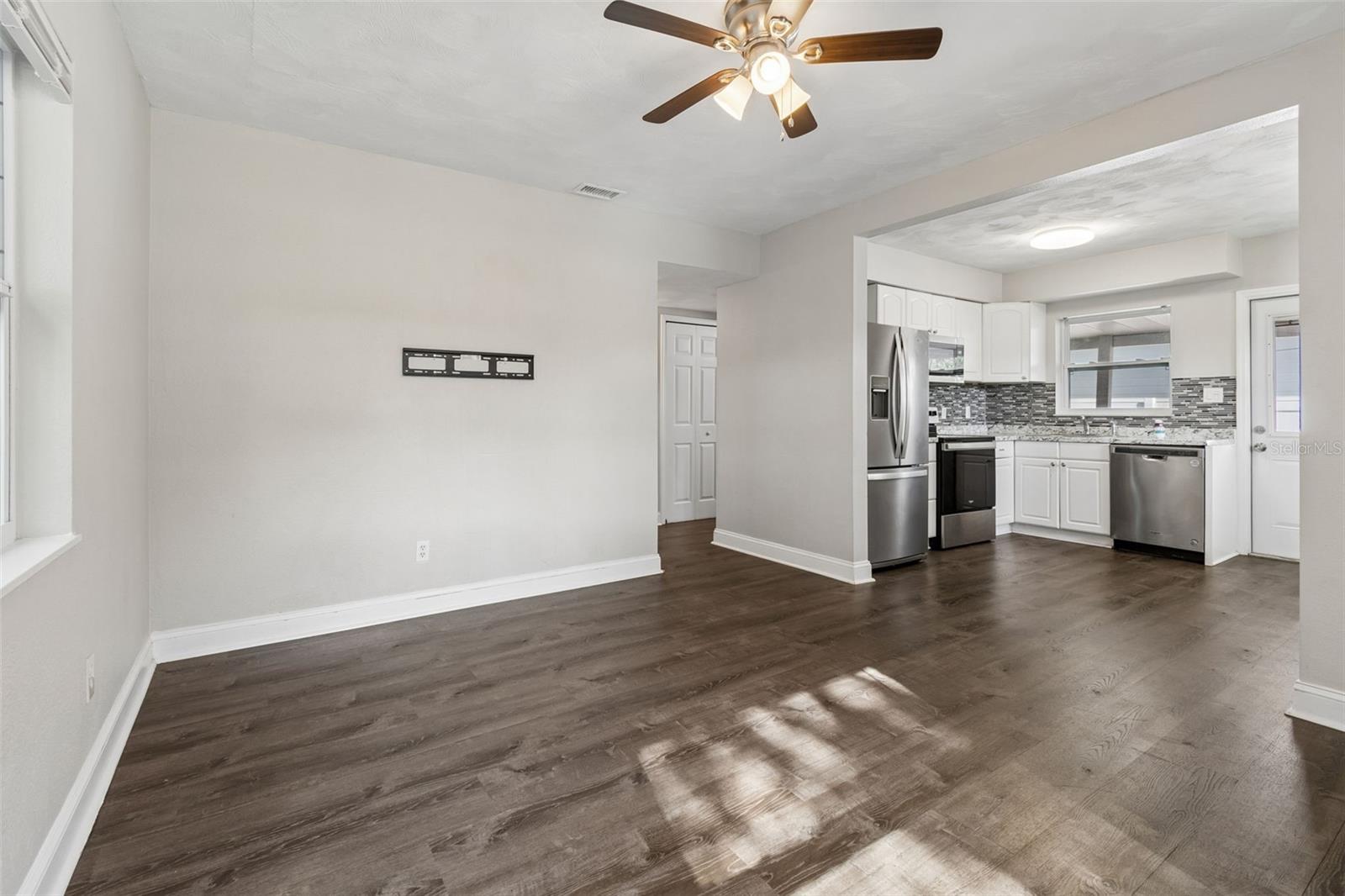 6710 N HARER ST — photo 14