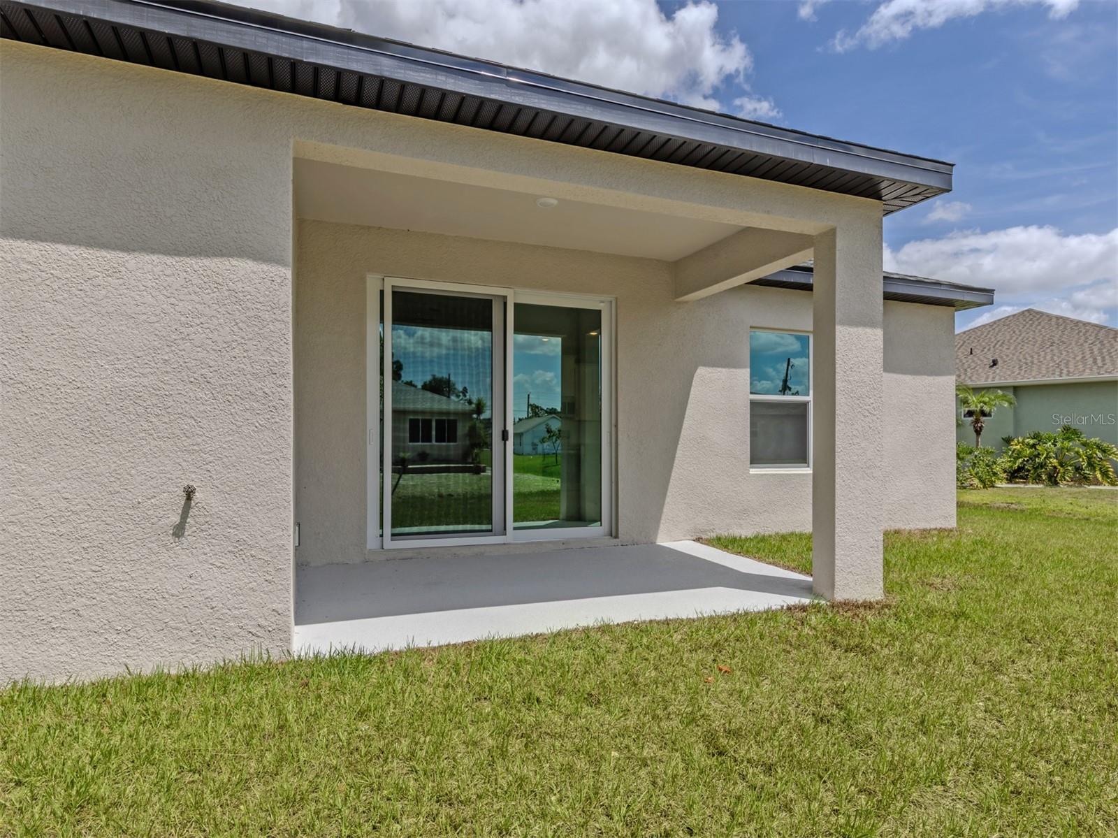 1047 COMFORT LN — photo 4
