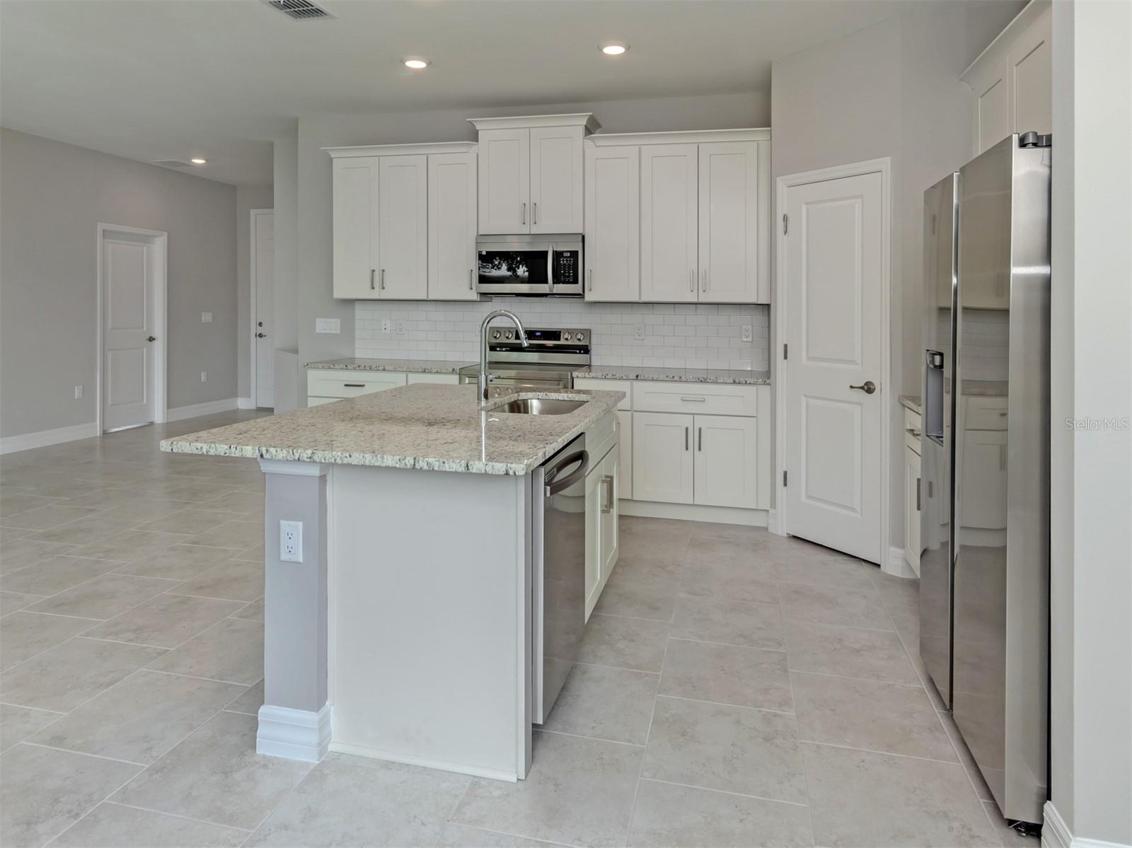 1047 COMFORT LN — photo 14
