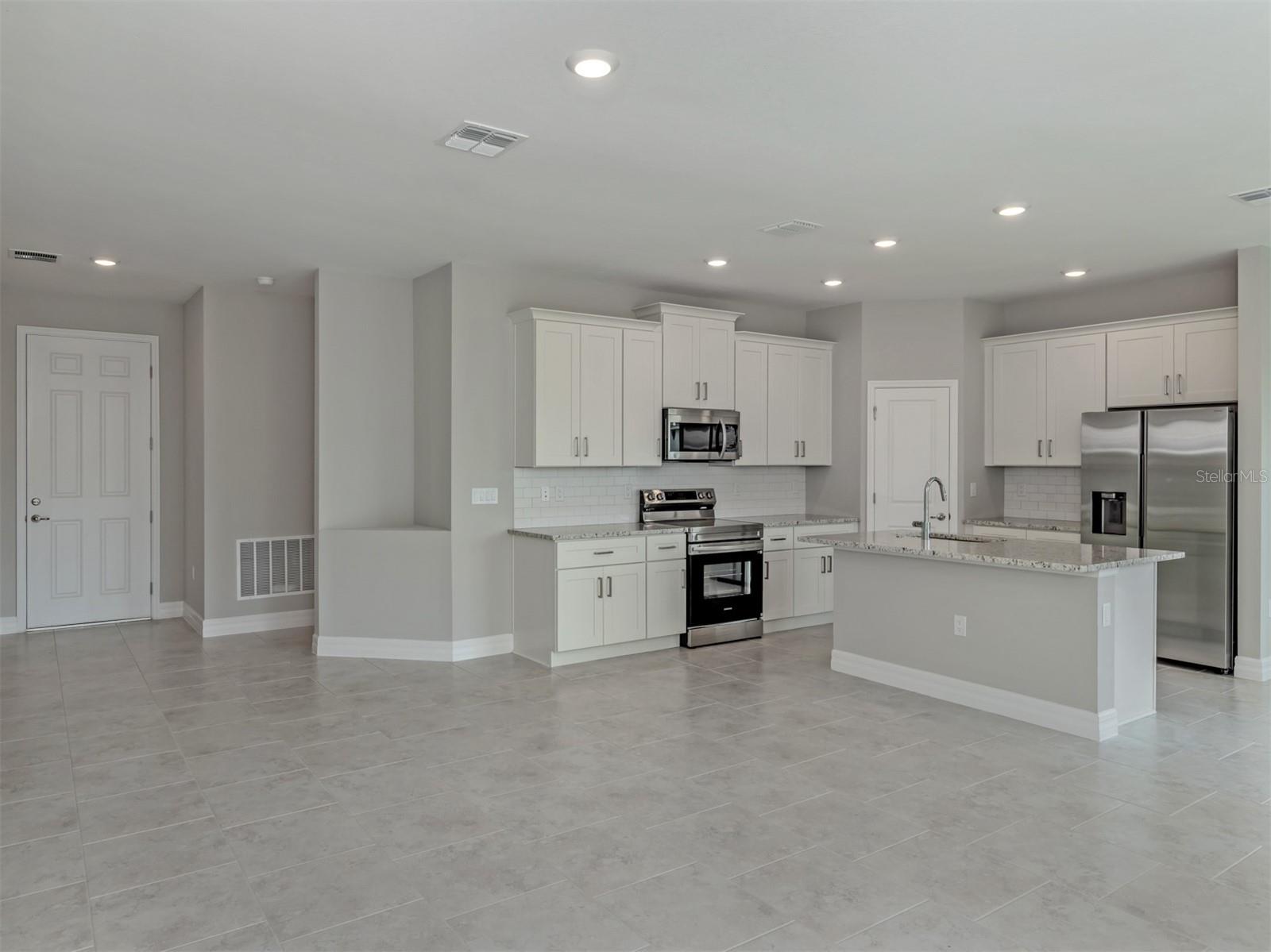 1047 COMFORT LN — photo 25