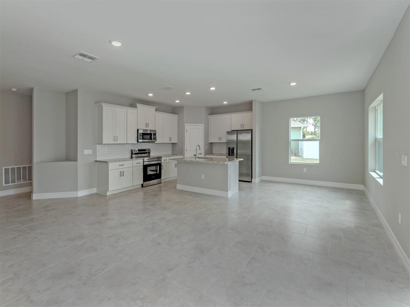 1047 COMFORT LN — photo 24