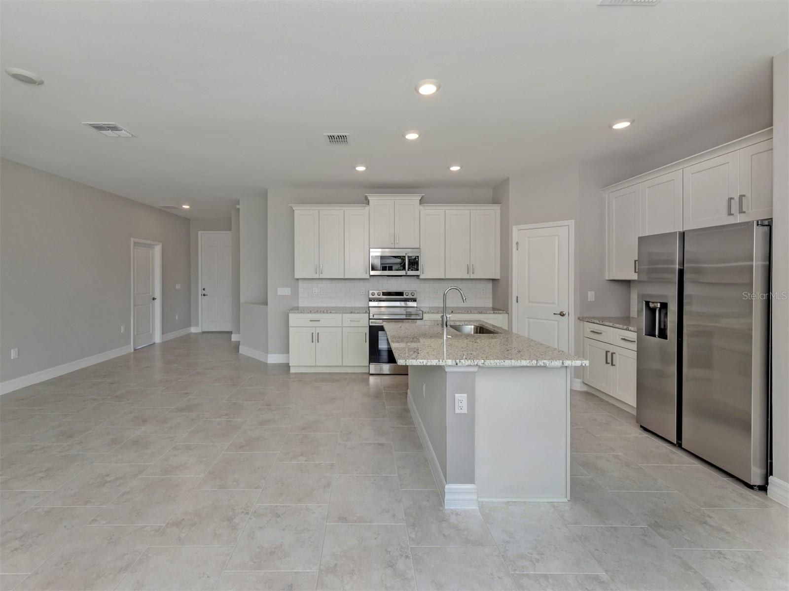 1047 COMFORT LN — photo 12