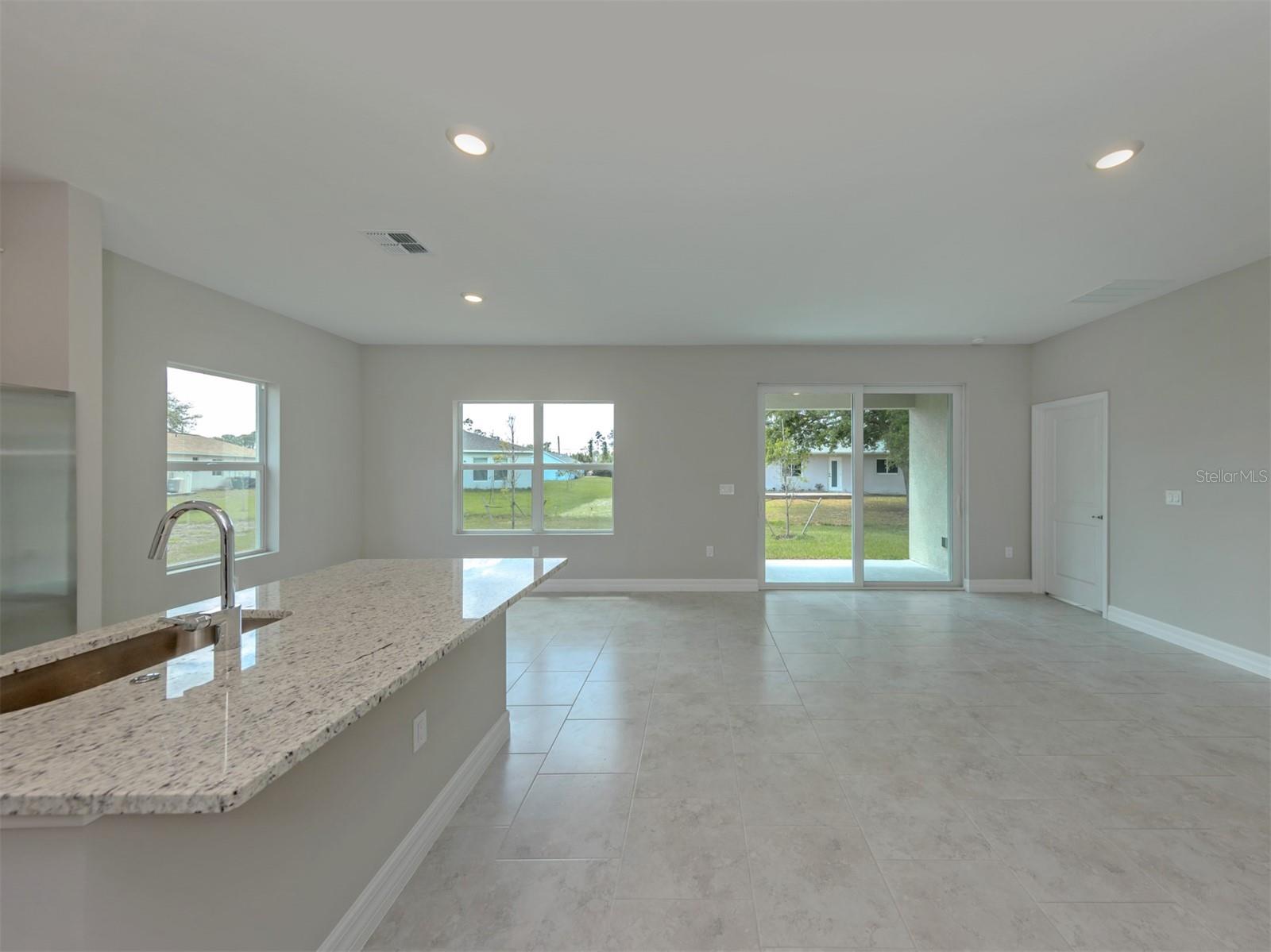 1047 COMFORT LN — photo 23