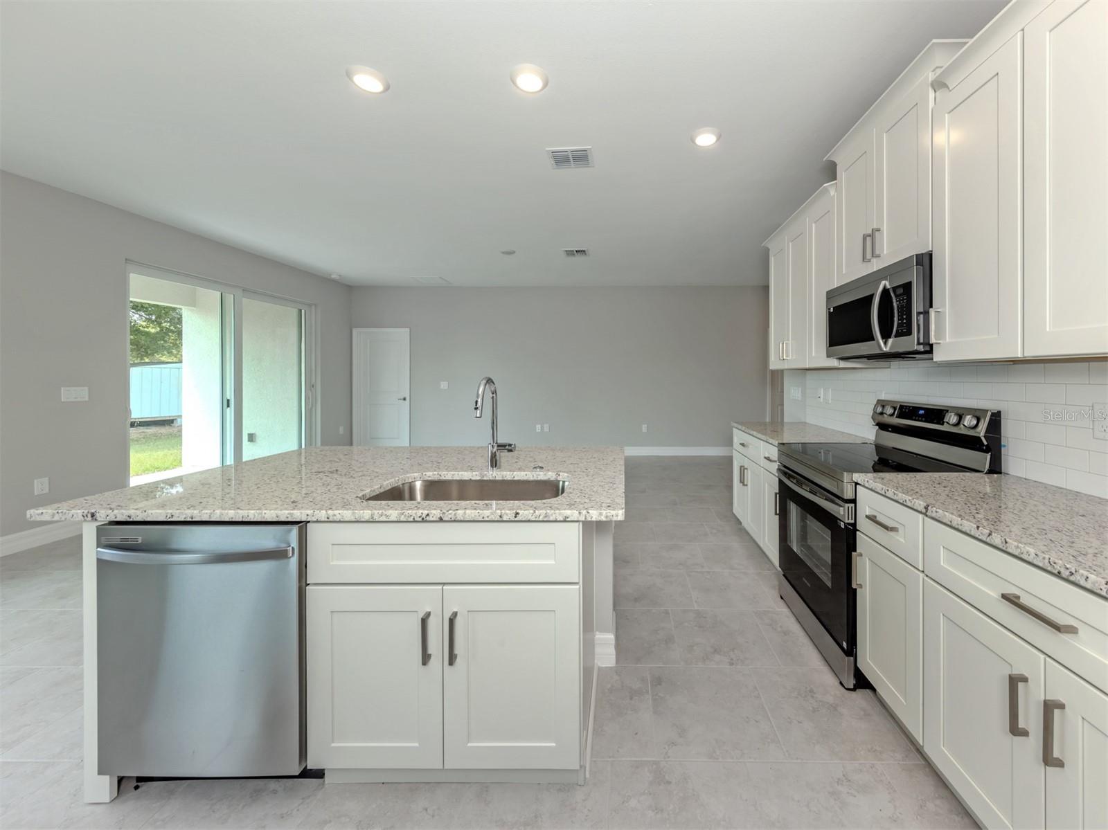 1047 COMFORT LN — photo 13