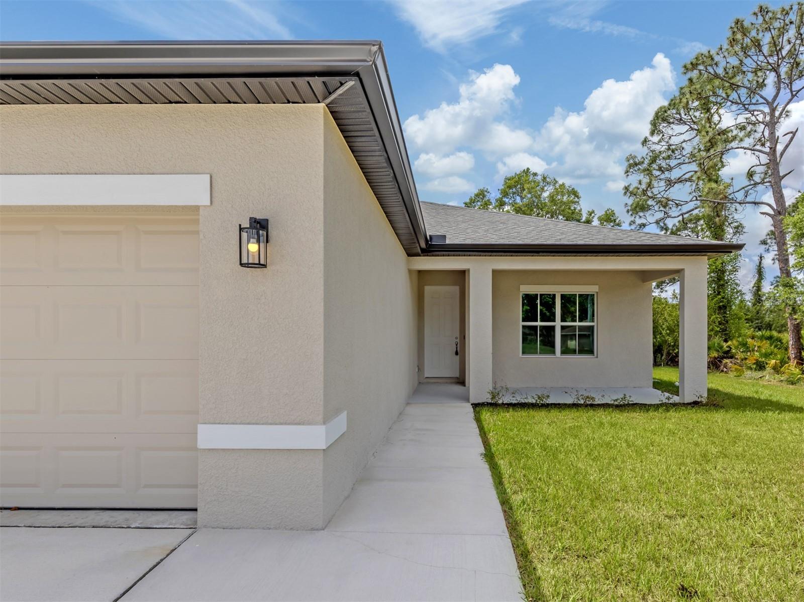 1047 COMFORT LN — photo 2