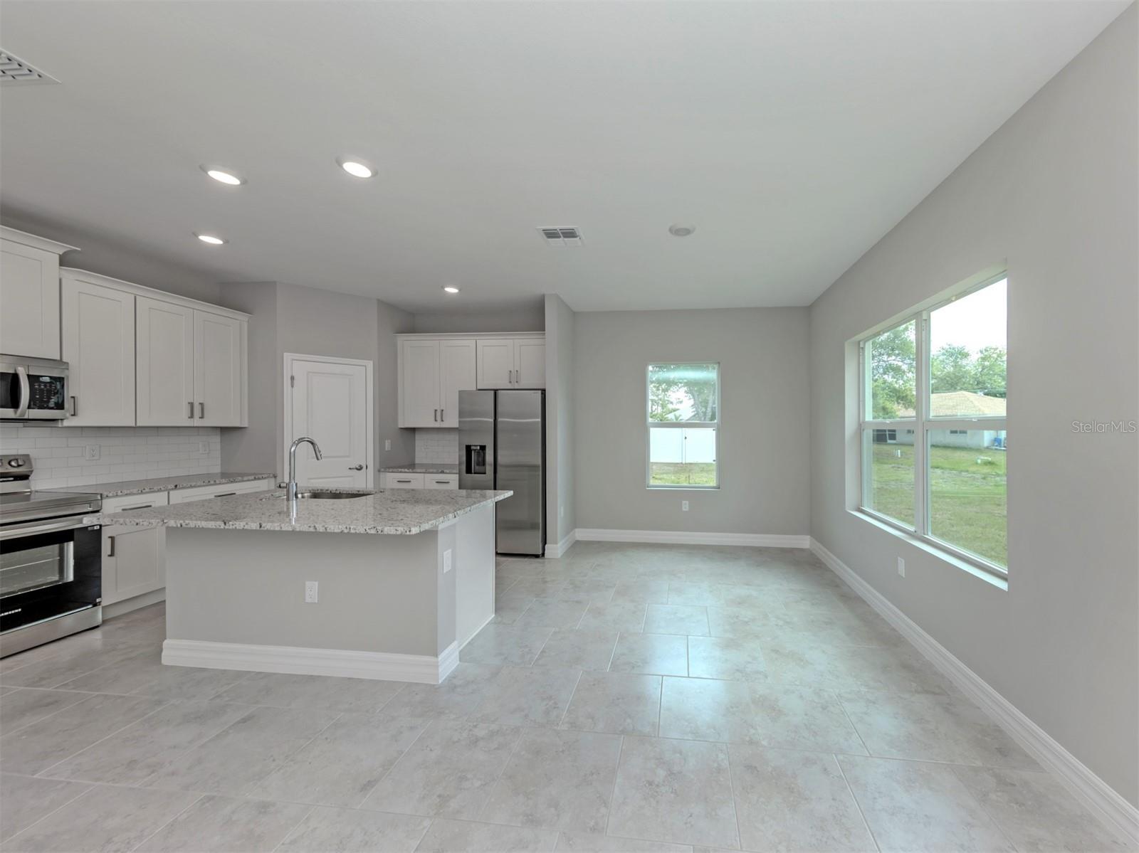 1047 COMFORT LN — photo 10