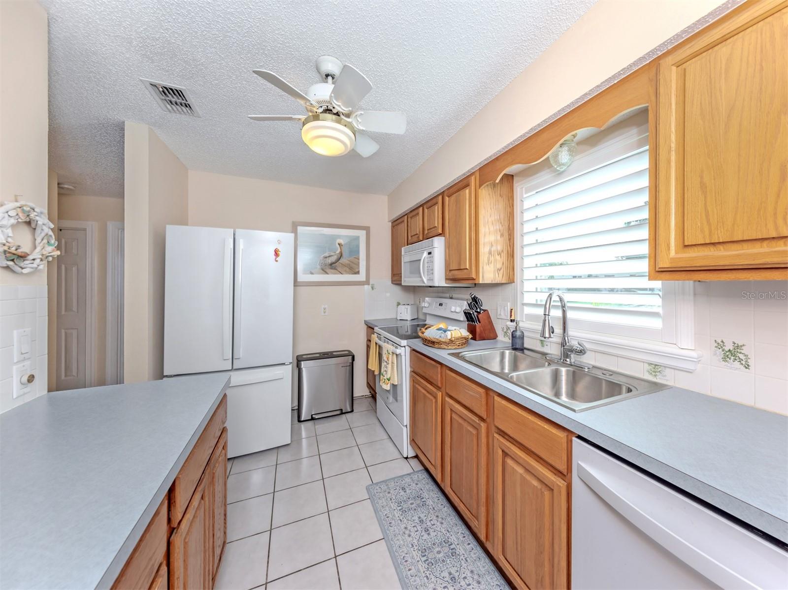 414 CIRCLEWOOD DR #H2 — photo 16